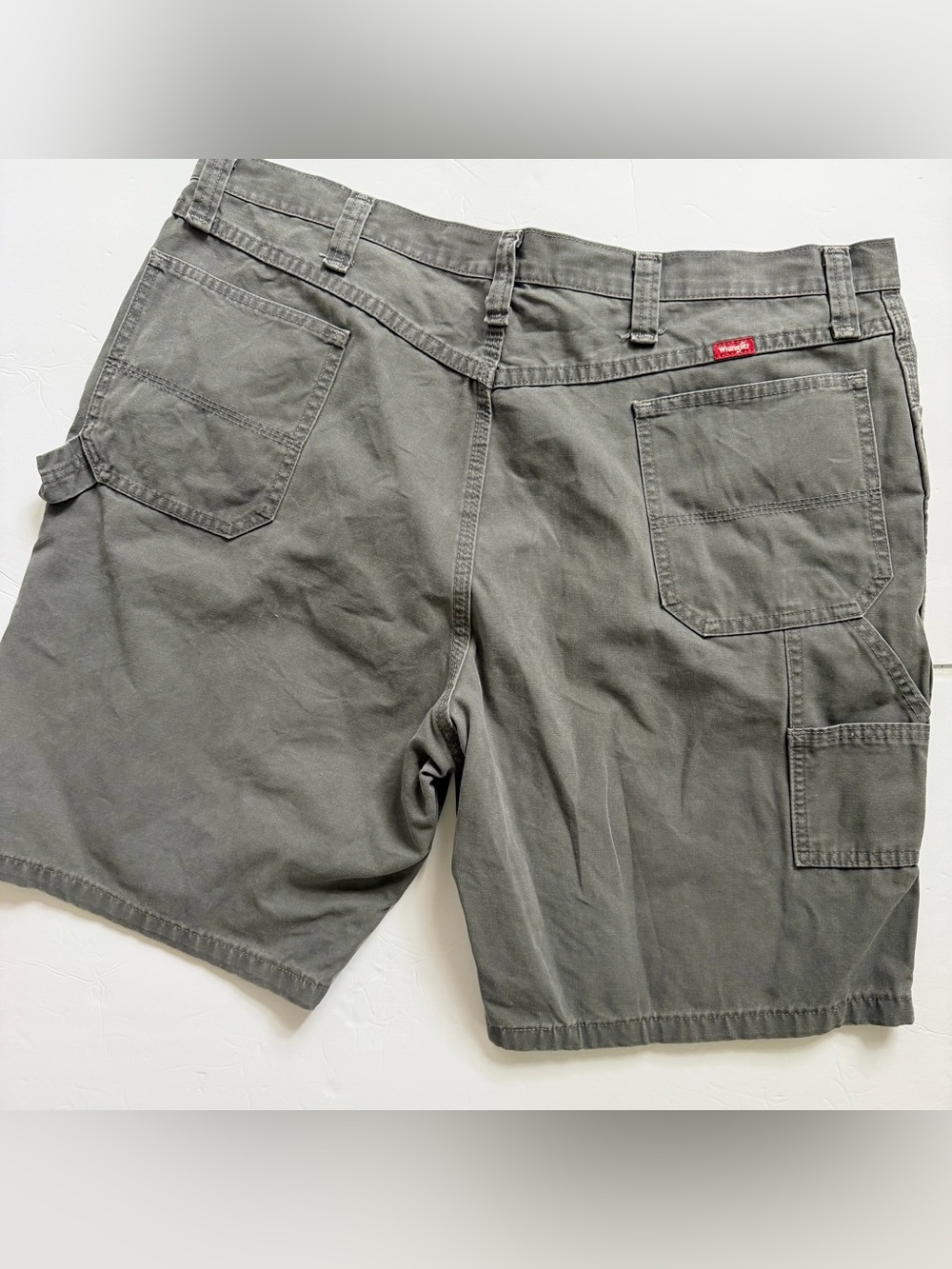Wrangler Men's Carpenter Cargo Flat Front 10” Shorts Gray 42
